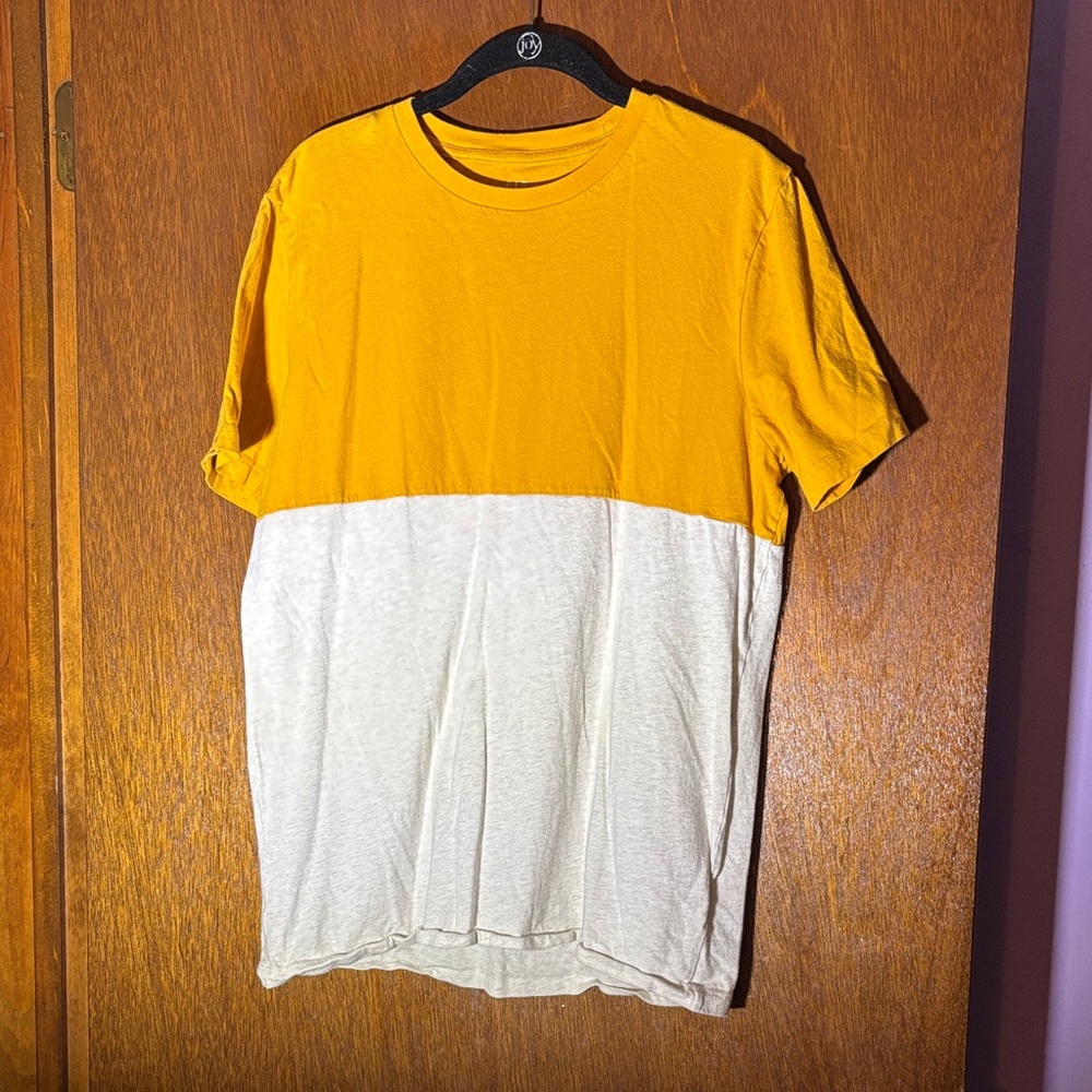 GAP Men's Short Sleeve Tee in Yellow and Very Light Gray